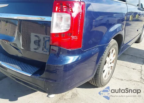 2015 Chrysler Town & Country Touring z USA, uszkodzony, nr VIN 2C4RC1BG1FR513299